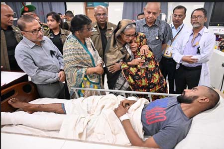 কোটা সংস্কার আন্দোলন হামলায় আহতদের শারীরিক অবস্থা ও চিকিৎসার খোঁজ নিলেন প্রধানমন্ত্রী