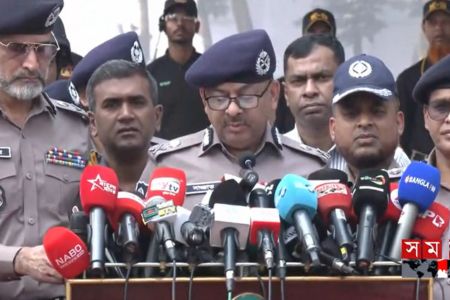 একুশে ফেব্রুয়ারি ঘিরে নিরাপত্তার কোনো শঙ্কা নেই - ডিএমপি কমিশনার