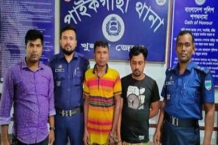 পাইকগাছায় পুলিশ ক্রেতা সেজে ইয়াবাসহ ২ বিক্রেতা আটক করলো
