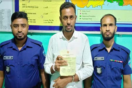 নোয়াখালীতে পুলিশ ক্লিয়ারেন্স জালিয়াতি চক্রের ১ সদস্য গ্রেফতার