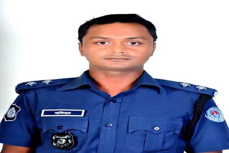 সাবেক সার্কেল এএসপির বিরুদ্ধে মামলা করলেন স্বেচ্ছাসেবক দল নেতা