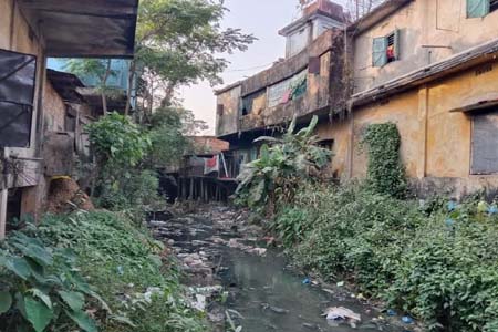 দখল-দূষণে বিপন্ন কাকেশ্বর নদী