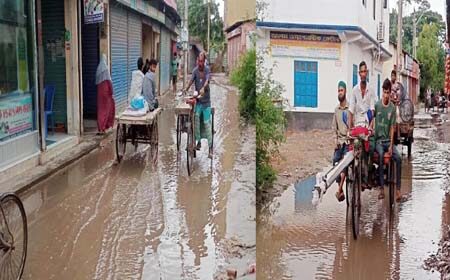 সড়কের ওপর জমে থাকে পানি