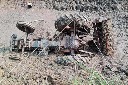 পাওয়ার টিলার উল্টে নিহত