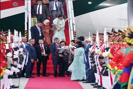 রাষ্ট্রপতিকে লাল গালিচা