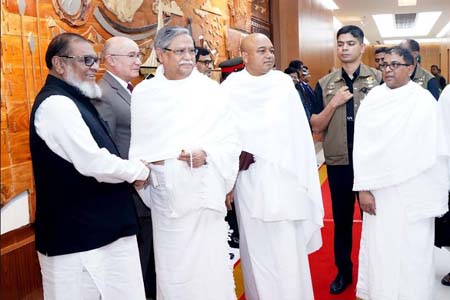 পবিত্র হজ পালনের উদ্দেশ‍্যে রওনা হয়েছেন রাষ্ট্রপতি