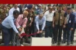 বঙ্গভবনের সিংহ পুকুরে ৪০০ কেজি মাছের পোনা ছাড়লেন রাষ্ট্রপতি