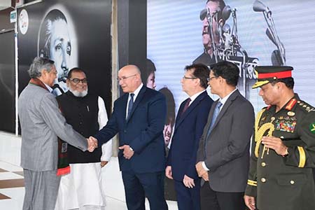 তুরস্ক সফর শেষে দেশে ফিরেছেন রাষ্ট্রপতি