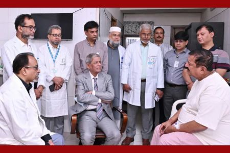 ভূমিমন্ত্রীকে দেখতে হাসপাতালে রাষ্ট্রপতি