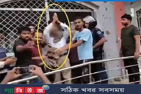 অধ্যক্ষ স্বপন কুমার বিশ্বাসকে জুতার মালা