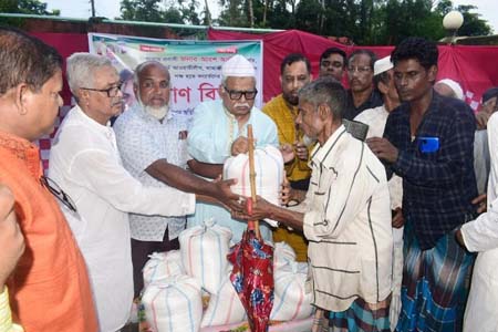 বন্যার্তদের পাশে দাঁড়িয়ে মানবতার পরিচয় দিয়েছেন প্রবাসীগণ -প্রবাসী কল্যাণ প্রতিমন্ত্রী
