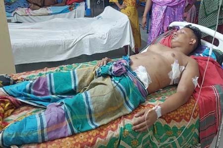 কালকিনিতে প্রবাসীকে কুপিয়ে স্বর্নসহ নগদ টাকা ছিনিয়ে নেয়ার অভিযোগ