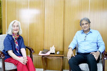 পেশাদার সাংবাদিকদের সুরক্ষা