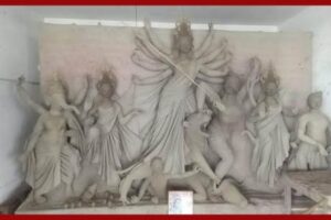 পাইকগাছায় ‎শারদীয় দুর্গাপূজার প্রতিমা তৈরিতে ব্যস্ত শিল্পীরা