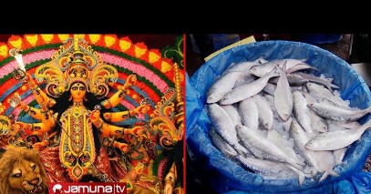 ছেড়া পোশাকে বাগানে পুজা