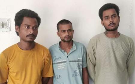 রাতের অন্ধকারে ৩ জন পুশ ইন