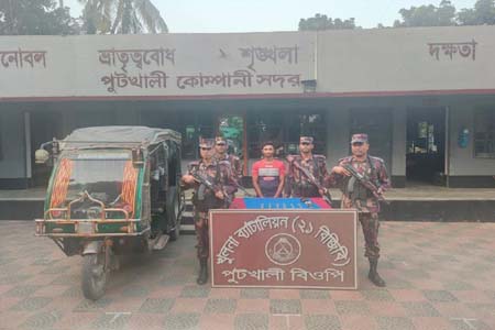 বেনাপোল সীমান্ত থেকে ১৮ পিচ স্বর্ণবারসহ ১ পাচারকারী আটক