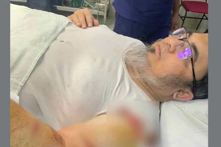 জাতীয় ক্যান্সার হাসপাতালের উপ-পরিচালককে কুপিয়ে জখম, ৫ জনকে গ্রেপ্তার করেছে র‍্যাব