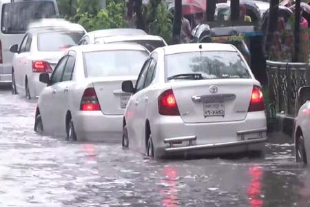 চরম দুর্ভোগে ঢাকাবাসী