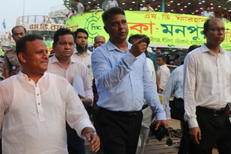 নৌপথে ঈদ যাত্রার প্রস্তুতি দেখতে সদরঘাটে আকস্মিক পরিদর্শনে নৌপরিবহন প্রতিমন্ত্রী