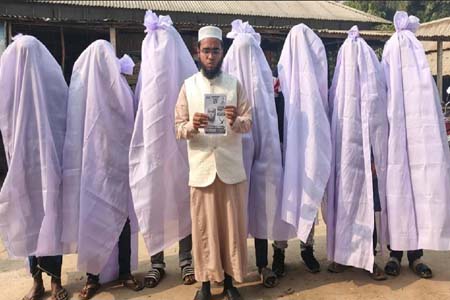 কাফনের কাপড়ে মাঠে