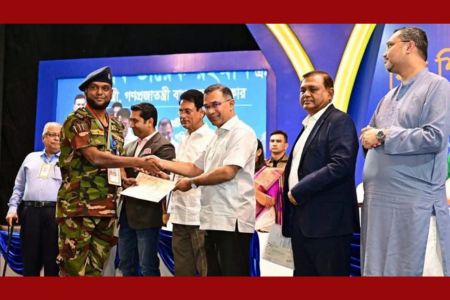 শিক্ষা ও গবেষণায় অবদানের স্বীকৃতি, ‘গুণী শিক্ষক’ সম্মাননা পেলেন রামু ক্যান্টনমেন্ট কলেজের অধ্যক্ষ