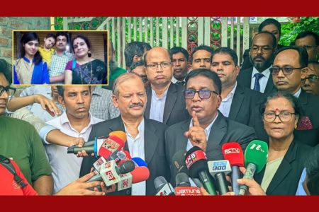রংপুরের চার খুনের ঘটনাস্থল গণপতি চক্রবর্তীর শোবার ঘর পরিদর্শন করতে না দেওয়ায় আইনজীবীদের ক্ষোভ