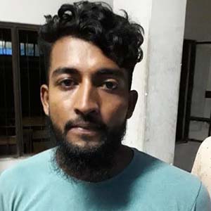 কিশোরী মেয়েকে ধর্ষণ