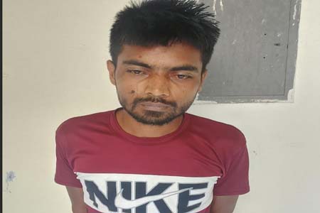 পুলিশ মেরে হাতকড়াসহ পালানো