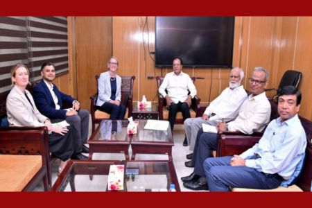 দুর্যোগ ব্যবস্থাপনা ও ত্রাণ মন্ত্রীর সাথে বৃটিশ হাইকমিশনারের সাক্ষাৎ
