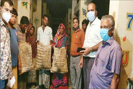 বন্যা কবলিত পরিবারে ত্রান