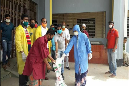 বোদায় দু'শতাধিক নিম্ন আয়ের মানুষের মাঝে খাদ্য সামগ্রী বিতরণ