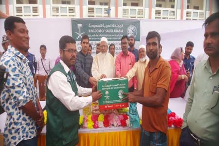 খাদ্যসামগ্রী বিতরণ