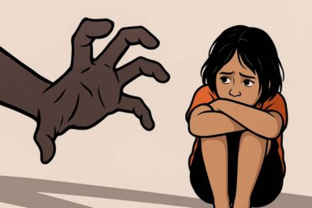 মোবাইল ফোনে কার্টুন দেখানোর প্রলোভন দেখিয়ে শিশুকে ধর্ষণচেষ্টার অভিযোগ