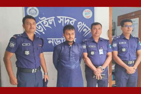 নড়াইলে মাদরাসা ছাত্রকে বলাৎকারের অভিযোগ শিক্ষকে গ্রেফতার করছে পুলিশ 