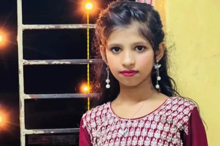 চোখ ভেদ করে মাথায় ঢুকে গুলি,মারা গেল ছোট্ট রেশমী
