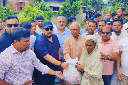 বন্যার্তদের কাছে খাবার পৌঁছে দিতে হবে - রিজভী