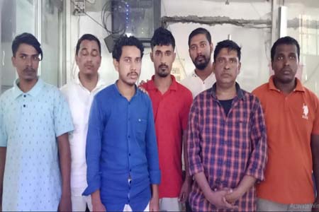 ভারতে বিভিন্ন মেয়াদে জেল খেটে বেনাপোল দিয়ে দেশে ফিরল বাংলাদেশী ৭ যুবক