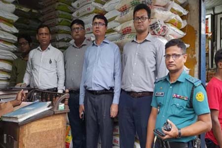 প্লাস্টিকের বস্তায় চাল বিক্রি করায় তিন প্রতিষ্ঠানকে পাট অধিদপ্তরের জরিমানা