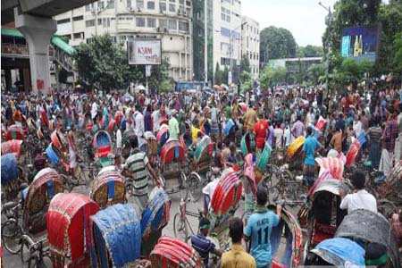 শাহবাগ মোড় অবরোধ করে রিকশা বিক্ষোভ