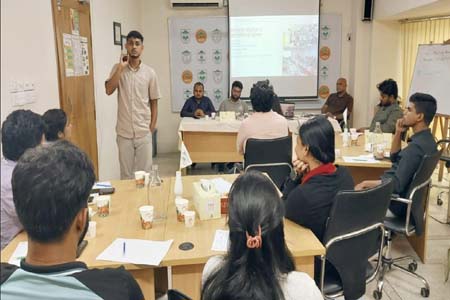 সড়ক দুর্ঘটনায় লাখে প্রায় ১৯ জন নিহত হয়