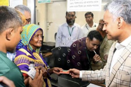 প্রবীণ ও প্রতিবন্ধীদের জন্য ভাড়ায় ছাড় উদ্বোধন, আন্তনগর ট্রেনে নারীদের জন্য আলাদা কোচ চালুর ঘোষণা - সড়ক পরিবহন ও সেতুমন্ত্রী