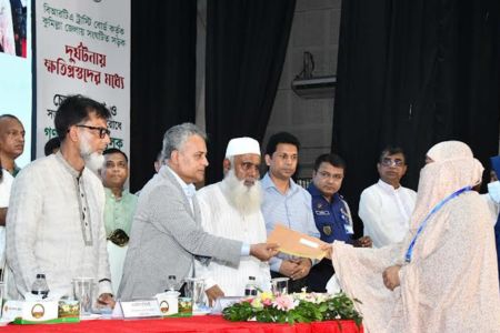 নিরাপদ সড়ক গড়তে সরকার কাজ করছে - নৌপরিবহন মন্ত্রী