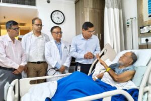 হাসপাতালে চিকিৎসাধীন রফিকুল ইসলাম মিয়ার শারীরিক অবস্থার খোঁজ নিয়েছেন প্রধানমন্ত্রী