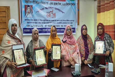 কালীগঞ্জে ৫ জয়িতা নারীকে সম্মাননা