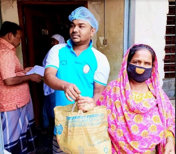 দোকান ভাড়া মওকুফের পর, এবার ১০০ পরিবারের পাশে রয়েল
