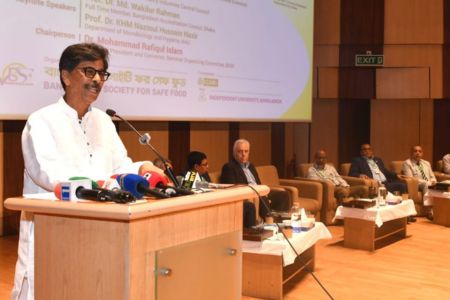 নিরাপদ খাদ্য নিশ্চিত করতে কীটনাশক আমদানি ও ব্যবহার নিয়ন্ত্রণে কঠোর ব্যবস্থা নেওয়া হবে – কৃষিমন্ত্রী