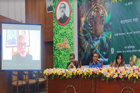 বঙ্গবন্ধুর সমাধিতে আইন সচিবে