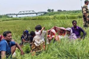সাপাহার সীমান্তে ১৭ জনকে পুশ ইন 