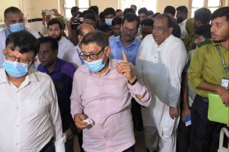 সাতক্ষীরায় আকস্মিক হাসপাতাল পরিদর্শনে স্বাস্থ্যমন্ত্রী